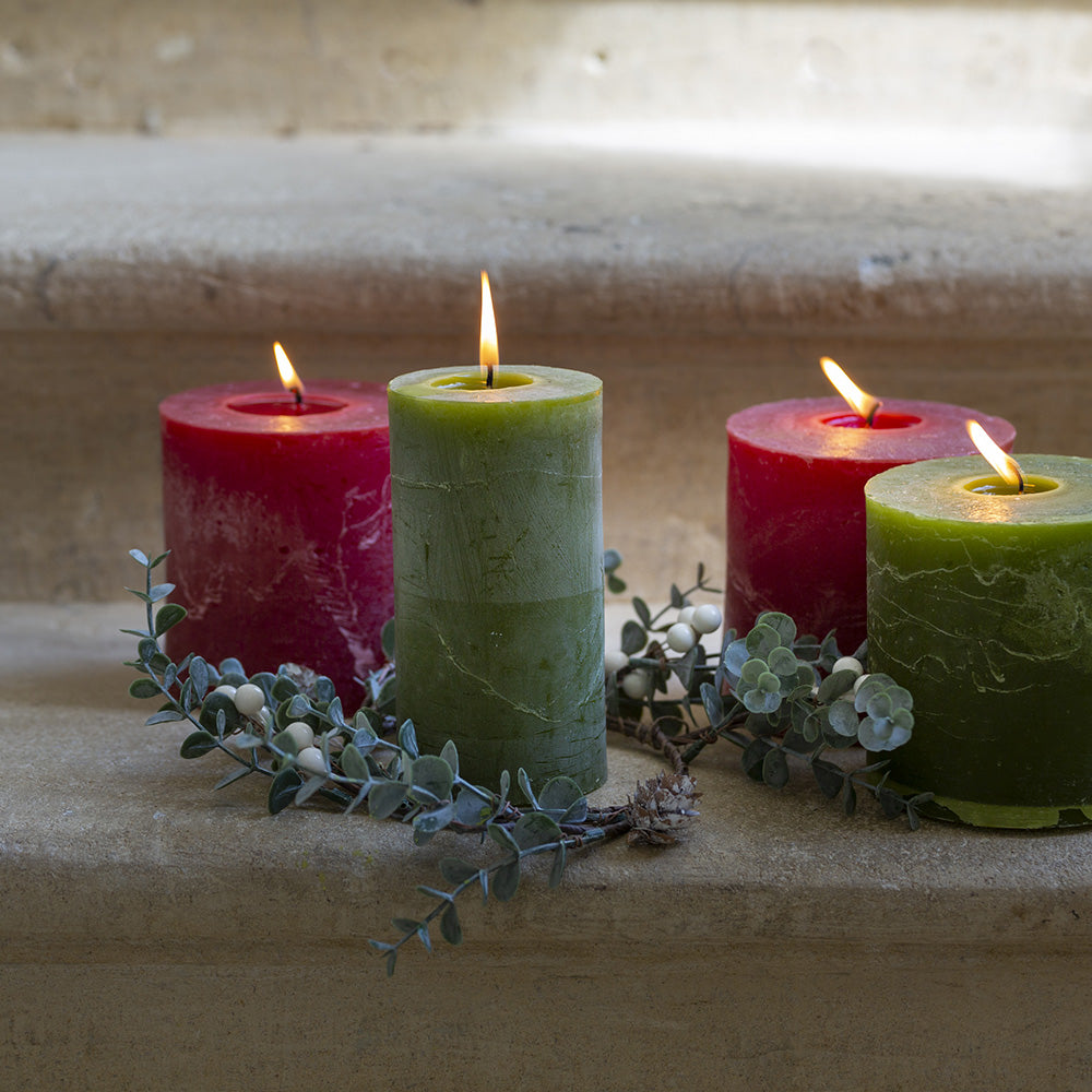 White Berry & Cone Candle Ring